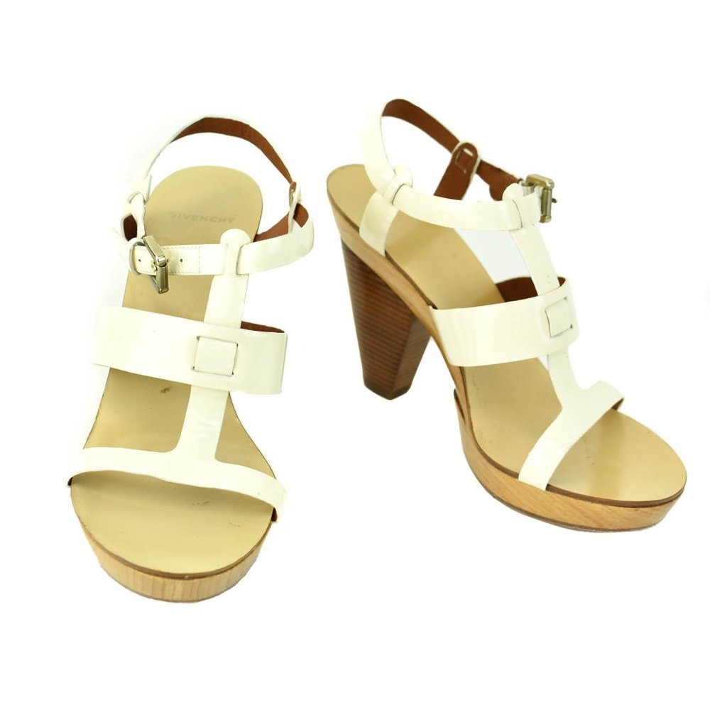 GIVENCHY: Cream, Patent Leather "4G" Logo Heels